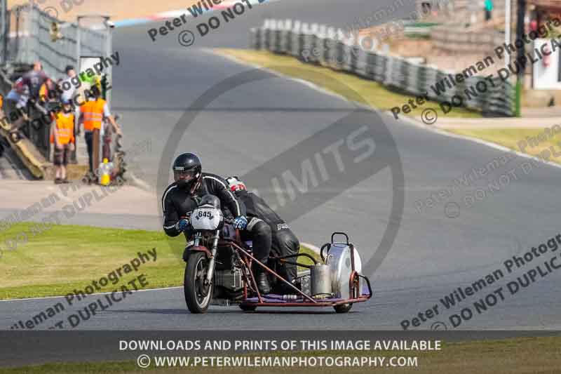 Vintage motorcycle club;eventdigitalimages;mallory park;mallory park trackday photographs;no limits trackdays;peter wileman photography;trackday digital images;trackday photos;vmcc festival 1000 bikes photographs